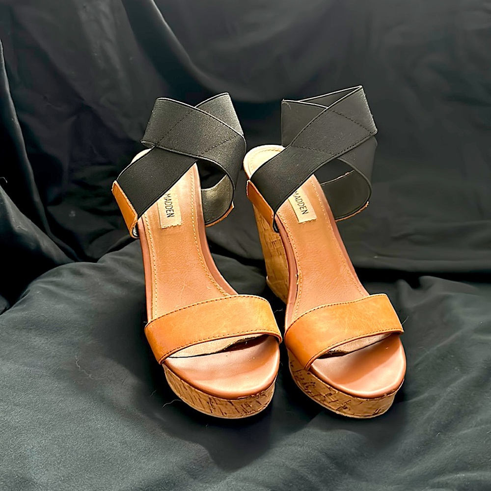 Steve Madden Tan and Black Cork Wedge Heels WOMANS SIZE 7